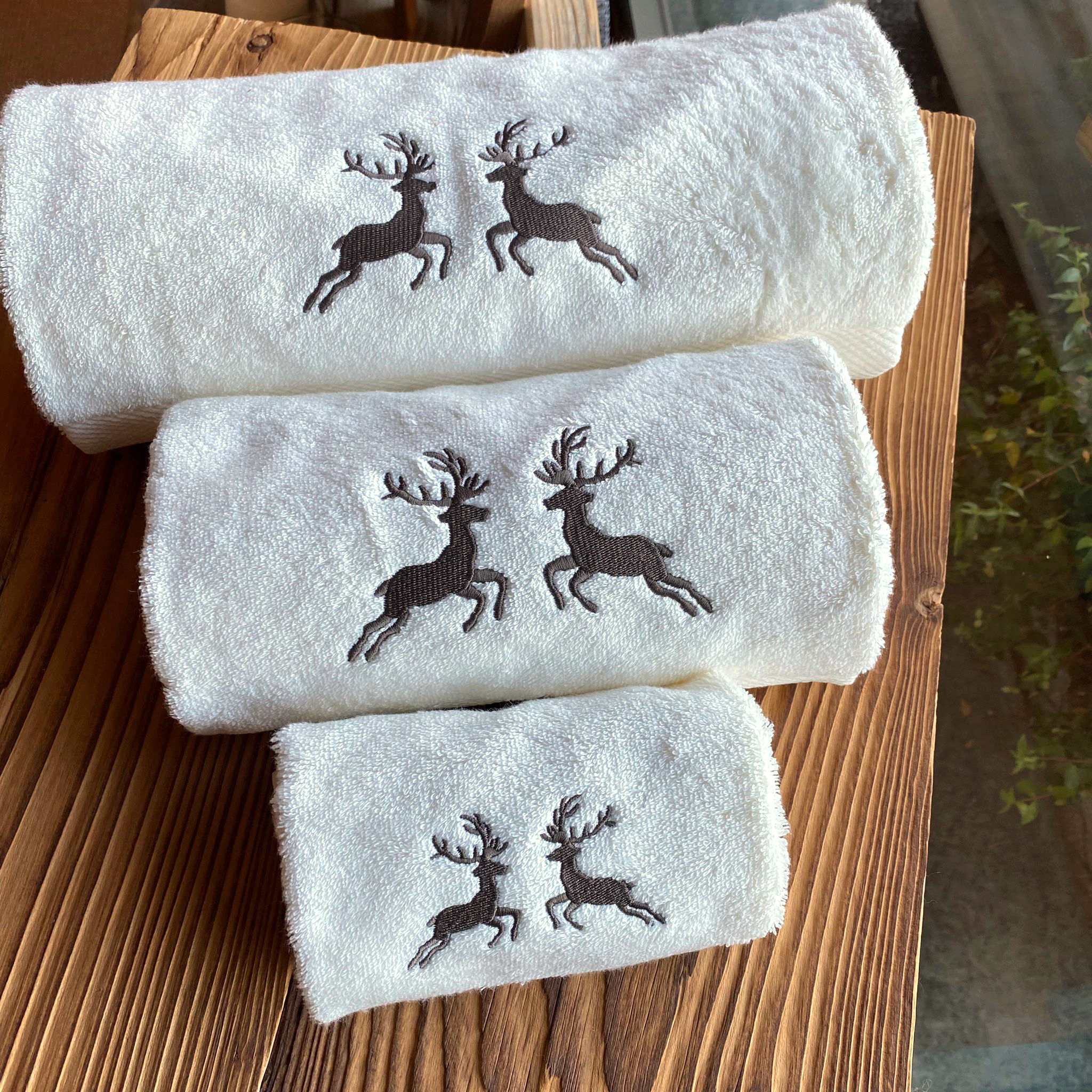 Asciugamani da montagna - Lavette corvara cervo con cestino feltro